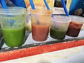 Salsas en las calles de Xalapa: verde con guacamole, roja, verde asada y de chile seco