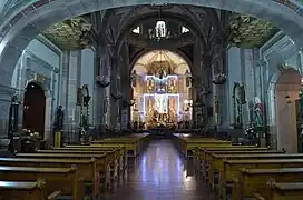 El interior.