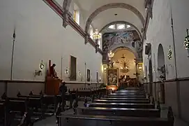 El interior.