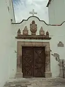 Portón del antiguo convento