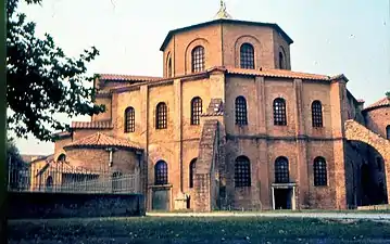 La basílica de Rávena fue uno de los modelos de la capilla palatina.