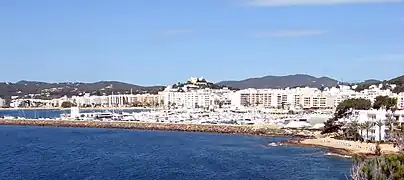 Puerto y Ciudad de Santa Eulalia del Río.