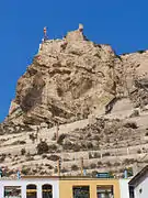 Vista del Castillo desde el barrio de la Santa Cruz donde se puede apreciar la «cara del moro».