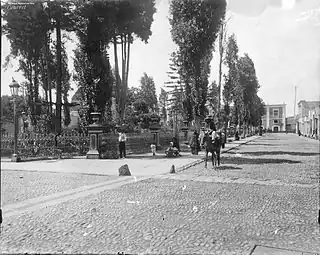 Imagen histórica de la plaza Italia