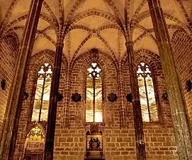Sala capitular de Santo Domingo. Presenta cuatro columnas exentas, (1310-1320).