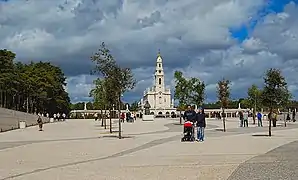 Panorámica de la Basílica de Nuestra Señora del Rosario de Fátima