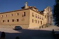 Basílica y edificio del Museo.