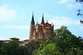Vista lejana de la basílica