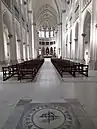 Entrada a la nave central, templo superior de estilo neogótico en 2022
