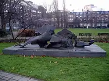 Monumento a los artistas de la Resistencia (1973) Middenlaan Plantage, Ámsterdam.