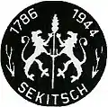 Este emblema, comúnmente aparecen en los libros sobre el alemán diáspora de Lovćenac, da las fechas de su habitación.