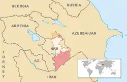 Primera línea en el momento de la firma del acuerdo tras la guerra de 2020 con las ganancias territoriales de Azerbaiyán durante la guerra en rojo y el área de la que Armenia se retiró según el acuerdo de alto el fuego representado por el área rayado.