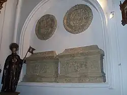 Sepulcros de la familia González de Aguilar y Fernández de Córdoba.