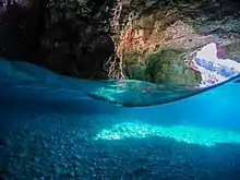 Cueva de Dafinë