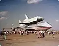 Transbordador espacial Enterprise sobre un 747 de la NASA, durante una exposición estática.