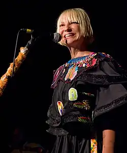 Sia, cantante nacida el 18 de diciembre de 1975.