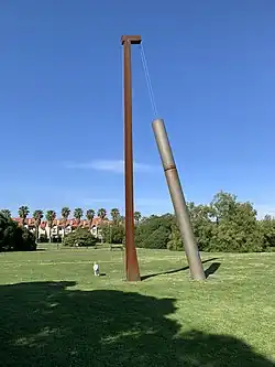 Escultura Sin título de Herminio Álvarez.