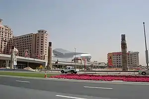 Vista de Dubai ski desde Sheikh Zayed Road