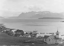 Fotografía antigua de la iglesia de Skjervøy