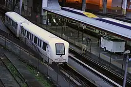 SkyTrain y West Coast Express en Waterfront.