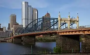 El puente Smithfield Street (1883) en Pittsburgh, Pennsylvania