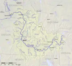 El río Snake delimita la mitad septentrional de su frontera este con Idaho.