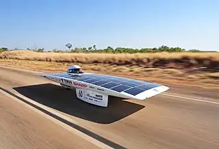 Coche solar . El ganador japonés del World Solar Challenge 2009 en Australia.