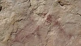 Caballo en ocre rojo solutrense (hace unos 18 700 años), en cueva Ambrosio (Almería, España). La fotografía muestra parte de la pintura, pero con métodos informáticos se ha podido comprobar que la figura es completa.