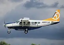 Cessna 208-B Grand Caravan de Southern Airways Express (N807JA) aterrizando en KOSH.