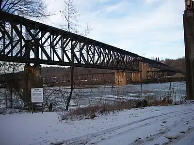 Puente ferroviario sobre el río Monongahela (1931), en North Belle Vernon, Pennsylvania