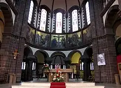 Vista del coro y el altar