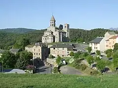 Muchas iglesias paroquiales francesas, como esta iglesia de Saint-Nectaire, son de fundación románica