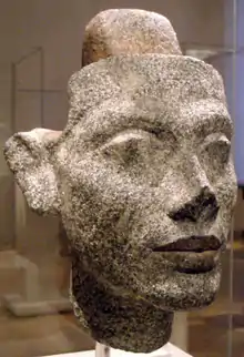Estatua de granito de Nefertiti. Museo Egipcio de Berlín.