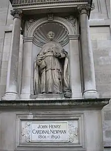 Estatua del Cardenal John Henry Newman, Brompton Oratory , distrito de South Kensington, Kensington y Chelsea - Londres