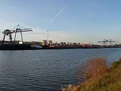 Puerto industrial de Stein en el canal Juliana