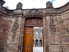 Entrada al ayuntamiento de la ciudad.