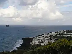 Strombolicchio visto desde Stromboli.