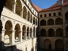 Patio del castillo de Pieskowa Skała (rec. 1542-1580)