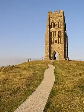 Ruinas de la Iglesia de San Miguel en la colina de Glastonbury Tor