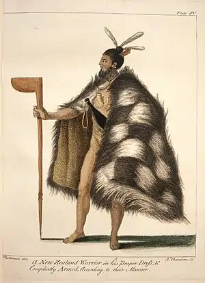 Guerrero de Nueva Zelanda vestido y armado según su costumbre. Grabado de T. Chambers de 1784, basado en un dibujo previo de Sydney Parkinson de 1769, para la edición de los diarios de este último. Biblioteca Nacional de Nueva Zelanda, Wellington.