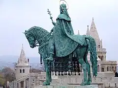 Estatua del rey San Esteban de Hungría en el Castillo de Buda, de Alajos Stróbl (1906).