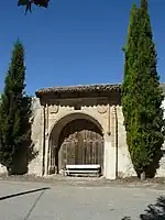 Pórtico del monasterio.