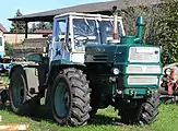 Tractor ucraniano T-150K construido por Kharkiv Tractor Plant.