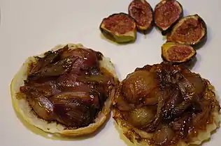 Tatin de chalotas e higos asados.