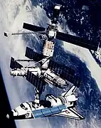 Transbordador Atlantis atracado en la Mir en la misión STS-71