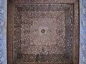 El enorme techo de madera del Salón de Embajadores (el salón del trono nazarí) en la Alhambra de Granada, España (siglo XIV)