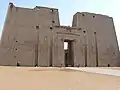 Llegada al Templo de Edfu. Pilonos del Templo.