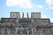 «Templo de los Guerreros» y de las «Mil Columnas» en donde se encuentra el Chac Mool