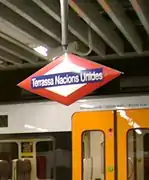 Panel con el nombre de la estación