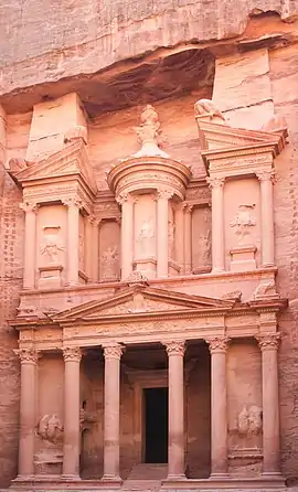 El Tesoro es el monumento más fotografiado de la ciudad